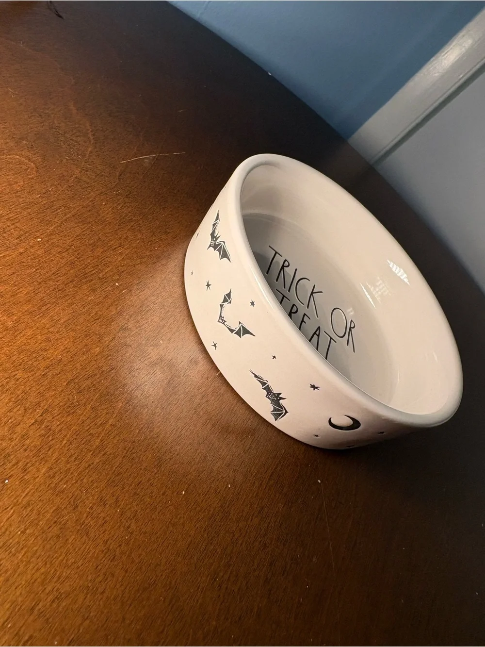 N/A white ceramic